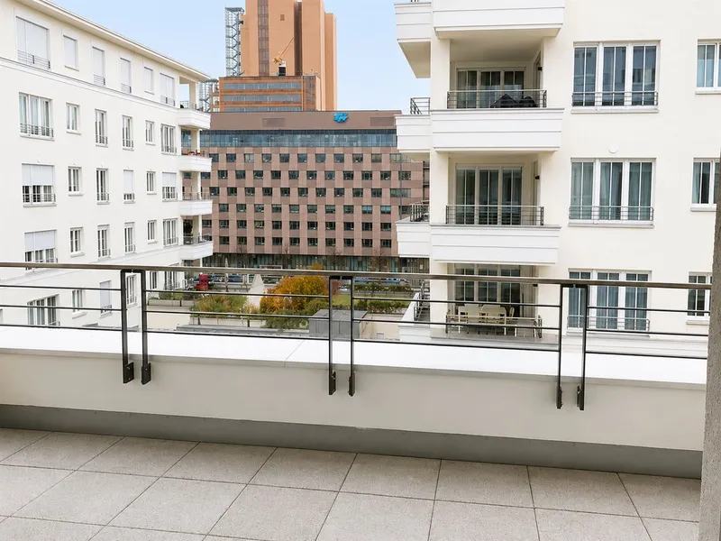 Exklusive 2-Zimmer-Wohnung mit großzügiger Loggia und hochwertigem Wohnkomfort nahe Potsdamer Platz — photo 1